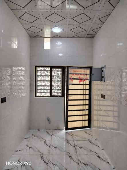 يعلن مكتب احمد جزيره للعقارات
عن دارين للبيع مساحه 100متر وسقف سندويج
العنوان البصره شط العرب الجزيره الفيروزيه
يحتوى علـّۓ.💎
أستقبال. صاله. مطبخ. 
 غرفتين منام٢ 
 صحيات داخلي خارجي مع كراج 

بناء حديث جاهز للسكن. تستلم مفتاح🔑
خدمات كامله. ماء. كهرباء.  شارع٩متر. تبليط
كافه لخدمات متوفره   
السعر 38 مليون
طابو ملك صرف زراعي 📜
للاستفسار 
 ***********📞
***********📞
