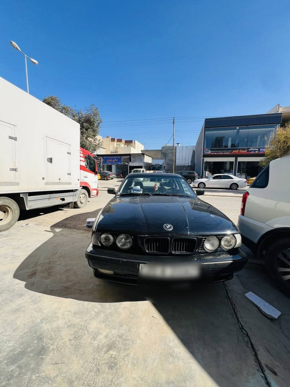 موديل1991
مكينه528 گيرو مكينه به شه رت
تاخمي تايه ى تازه ى بوبه ستراوه دوجام كاربايه
هه زه تا2027سنوي تازه يه تا2031 
ته نها يك ده ركاى لاي سايق ليدراوه به سوكى و تعديل كراوه بي سلايته تبريد وشتيشي به شه رت زور توندو توله وبه جوانى وريكي ماوته وه ناوه وده ره وه ش
ته نها پوليشيكى ئه وى سعر70


**إذا كنت صاحب هذا الإعلان وتريد حذفه لأي سبب، رجاءا أرسل رسالة إلى الدعم الفني**