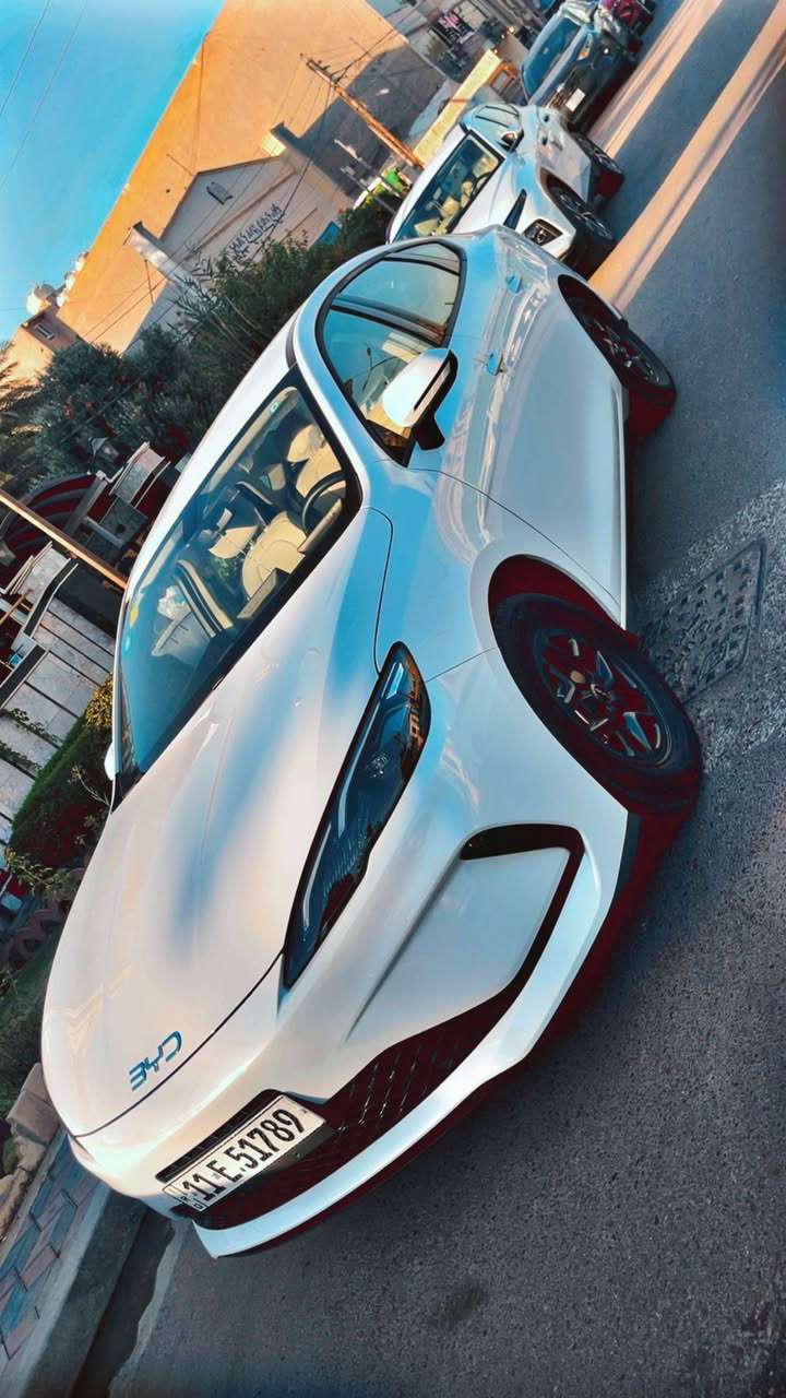 السلام عليكم بي واي دي byd سيل 5 2025 ماشيه 5700 فقط السياره جديده باسمي رقم بغداد تحويل ثاني يوم بيها رصعه ب جامرلغ الامامي ترجع bdr سعرها 20200 وبيها مجال بسيط مكانها بغداد السيديه 
للتواصل *********** موجود واتساب
