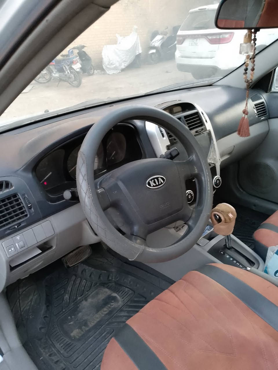 السلام عليكم سبكتره 2007 وارد امريكي مكينه كير حداديه تخم تاير باتري جديد تبريد شغال كهربايت كله شغاله وارده بس دعاميه فقط بيه بارد بلبنيد شبر وبارد بلجنط قليل بسمي سنويه صارله شهرين من صقطت بسمي ذي قار مركز شارع عشرين الخاص مايشتغل بس تلفوني *********** لا يوجد واتساب
