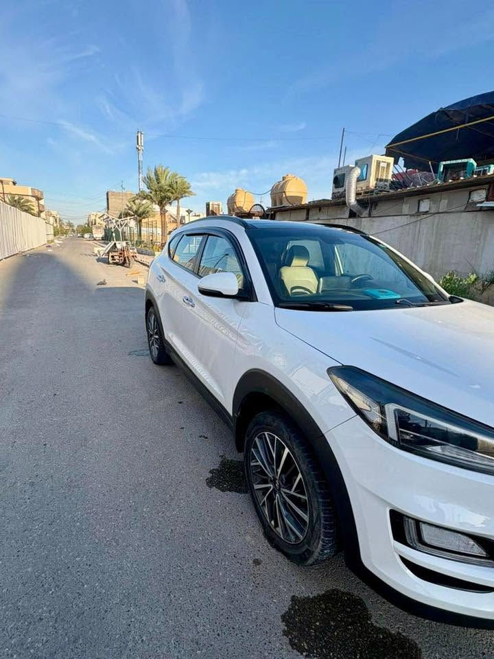 توسان 2019 خليجي D3 بدون ضربه

بانوراما 
سايد بريك رجل 
مري شفط 
اشاير مري 
شاشة كبيرة 
كامرة خلفية 
كامرة امامية 
حساس خلفي
حساس امامي 
تحكمات ستيرن فول 
جلد لونين 
3 انظمه قياده ( ايكو - سبورت - اعتيادي )

بيها صبغ بنيد اثر تكشير بدون ضربه 

السعر 180 بيها مجال حك الجيه
المكان بغداد الاعطيفيه قرب مستشفى الكرخ
الرقم ***********
