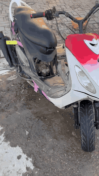 سلام عليكم 
دراجه منغولي. للبيع
صالنصه جديده
اكسنت جديد
كابريتر جديد 
ماشه جديده
ولفات جديد
بوشه 55
شلعة ومعدر فول 
بس بيه صوت ماعرف ماليش 
السعر 300 بيه مجال حك الجيه 
الرقم ***********متوفر رصيد واتساب
