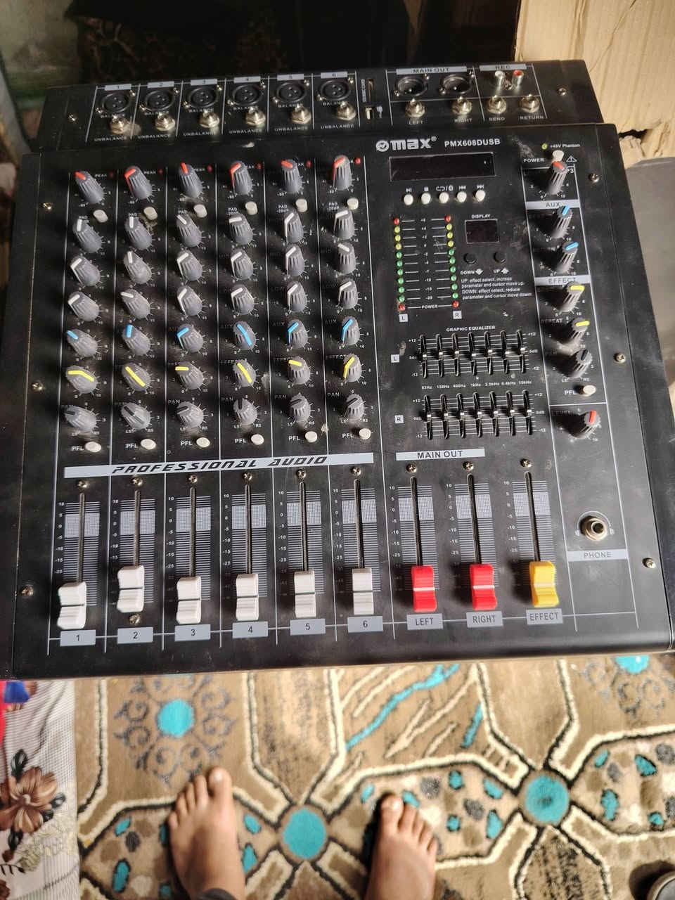 سلام عليكم اربع سماعات ثنائي وجهاز للبيع الاستفسار عل رغم 
***********
