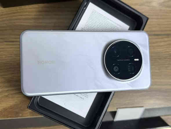 سلام عليكم هونر ماجك 7 برو
جديد كلش صار 5 ايام مشتغل 
لون ضوء القمر 
نضافه 100% اذا بي خدش واحد صغير تاخذه ابلاش 
غراض كامل موجود 
ضمان شركة جبال 
السعر 900  وبي مجال قليل 
مكاني ديالى خانقين 
***********
