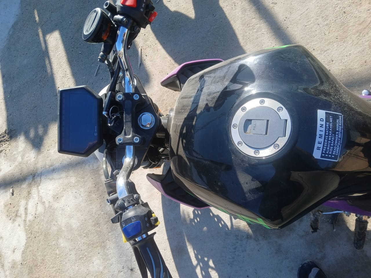 السلام عليكم دراجه ديون موديل 20025كامله بصمتين تشغيل عن بعد دراجه جاهزه سعره مليون وستميه مكاني لبياع الرساله ثانيه ***********
