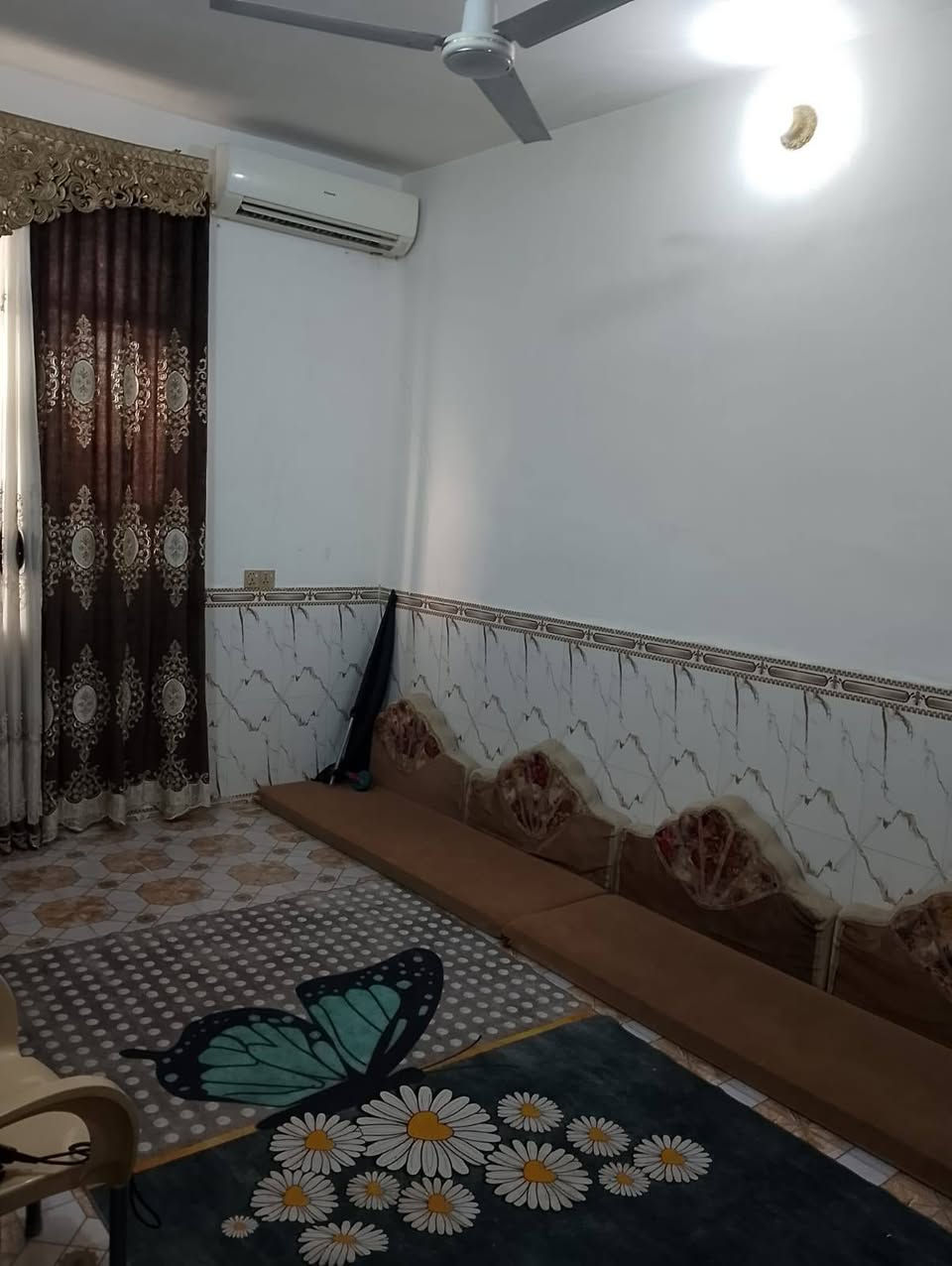سلام عليكم دار لبيع بحي نداء 100 متر منطقه 59 طابو صرف نضيف جداً شارع 10 طابق واحد صب مسلح طابوك جمهوري سيراميك كاشي استفسار *********** سعر 78وبي مجال
