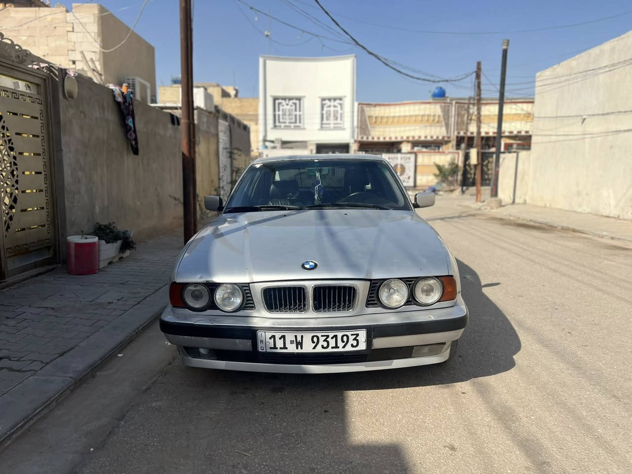 بي ام دبليو 525
موديل 1991
كير ومحرك خير من اللة صافية السيارة اترايك من البصرة
 لبغداد 

كير اوتو ماتيك 
محرك فانوس مسكر اصل 
تبريد شغال
شاشة 
كشنات كهربائية 
اسلايت 
غرفة جلد  ابلاد 
السيارةًماعايزة شي 
السيارة خير من الللة كولشي ماعايزة 
تحويل ثاني يوم 
سنوية ل27
السعر 63ربيها مجال بسيط 
مكان السيارة نجف 
*********** سيارة مال جناي ❤️
