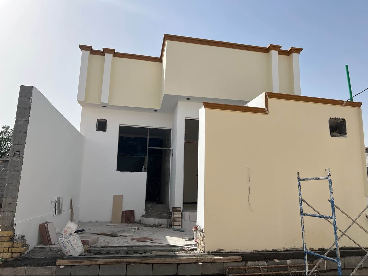 بيت للبيع الجزيرة باب الهوه غرفتين وصاله ومطبخ وديوانيه وصحيات داخليه وخارجيه خريطه درجه اولى البيت  المساحه١٤٠ متر  
السعر ٦٨  وبي مجال
*********** شط العرب, البصرة
