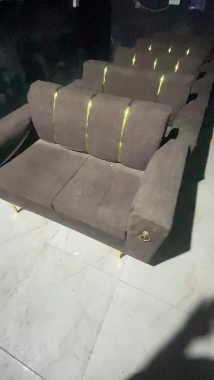 للبيع
قنفات خمس قطع ام النفرين وبابيه محل قياس 4*2.5 عنوان ناصريه حي الحسين ***********
