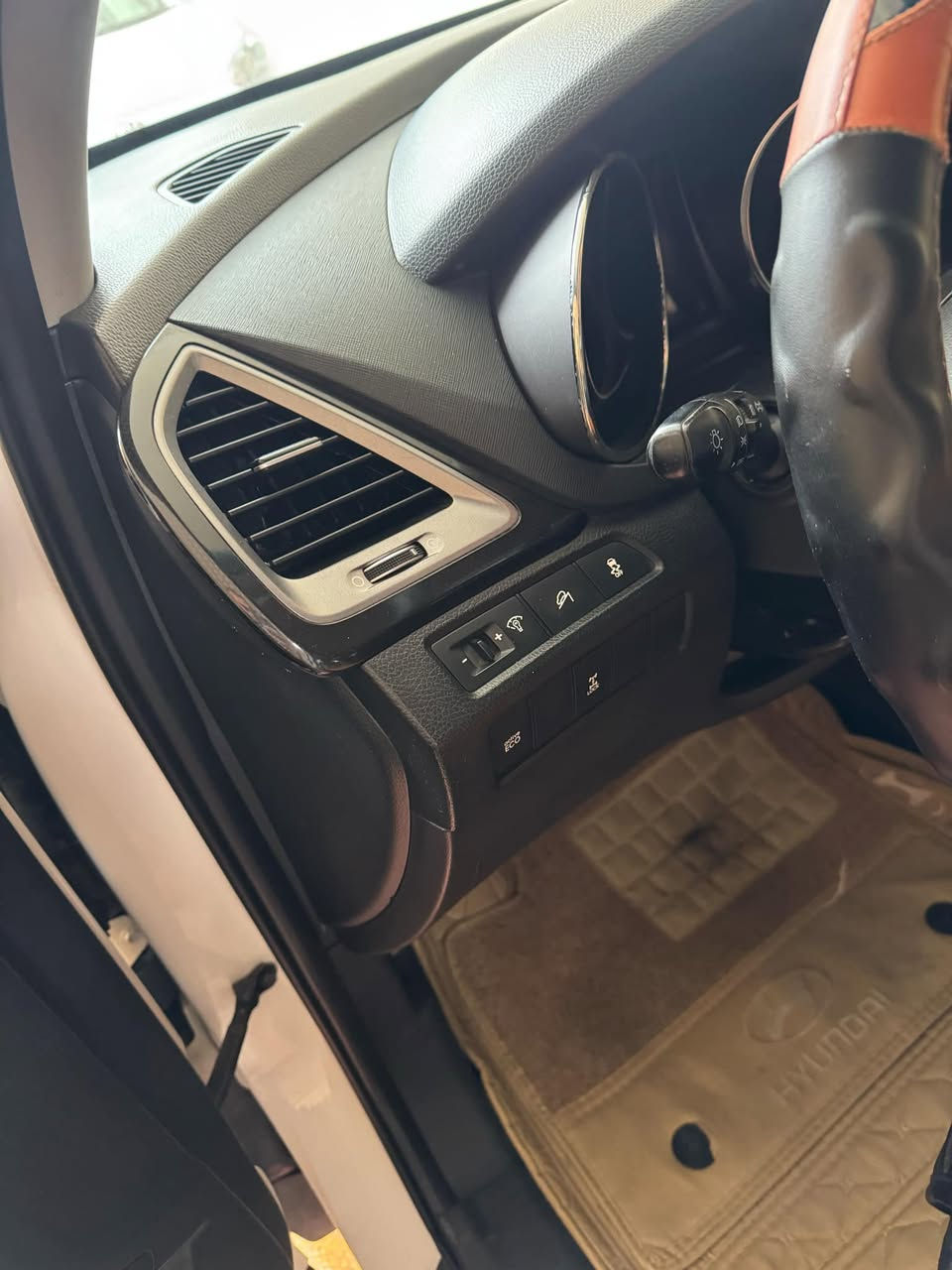 السلام عليكم
سيارة سنتافي للبيع موديل 2014 خليجي فول مواصفات رقم بغداد رباعي مميز باسمي تحويل ثاني يوم بيع فقط بدون مراوس 

محرك 3300cc مكفول على وضع الشركة 

بصمه تشغيل 

بصمه أبواب وبصمه جنطه

بانوراما 

كير كفالة على وضع الشركة 

دفع رباعي 

مانع انزلاق 

هند بريك بصمة 

اوتو هولد 

لايت امامي LID 

وبك لايت خلفي LID

كامرة خلفيه 

حساس خلفي 

سبعة راكب 

كرسي كهرباء السائق 

تحكم ستيرن جهتين شاشه لمس 

3 قطع تبريد 

يدات نيكل لد في اليدات

لد تحت المري ومري قلاب 

اشاير في المري 

السيارة ماشية 93 الف وقابله للزياده حقيقي والسياره خير من الله وبيها أربع أماكن بارد حك شبر والباقي كفالة للاستفسار مراسلتي خاص او الاتصال على الرقم ***********
