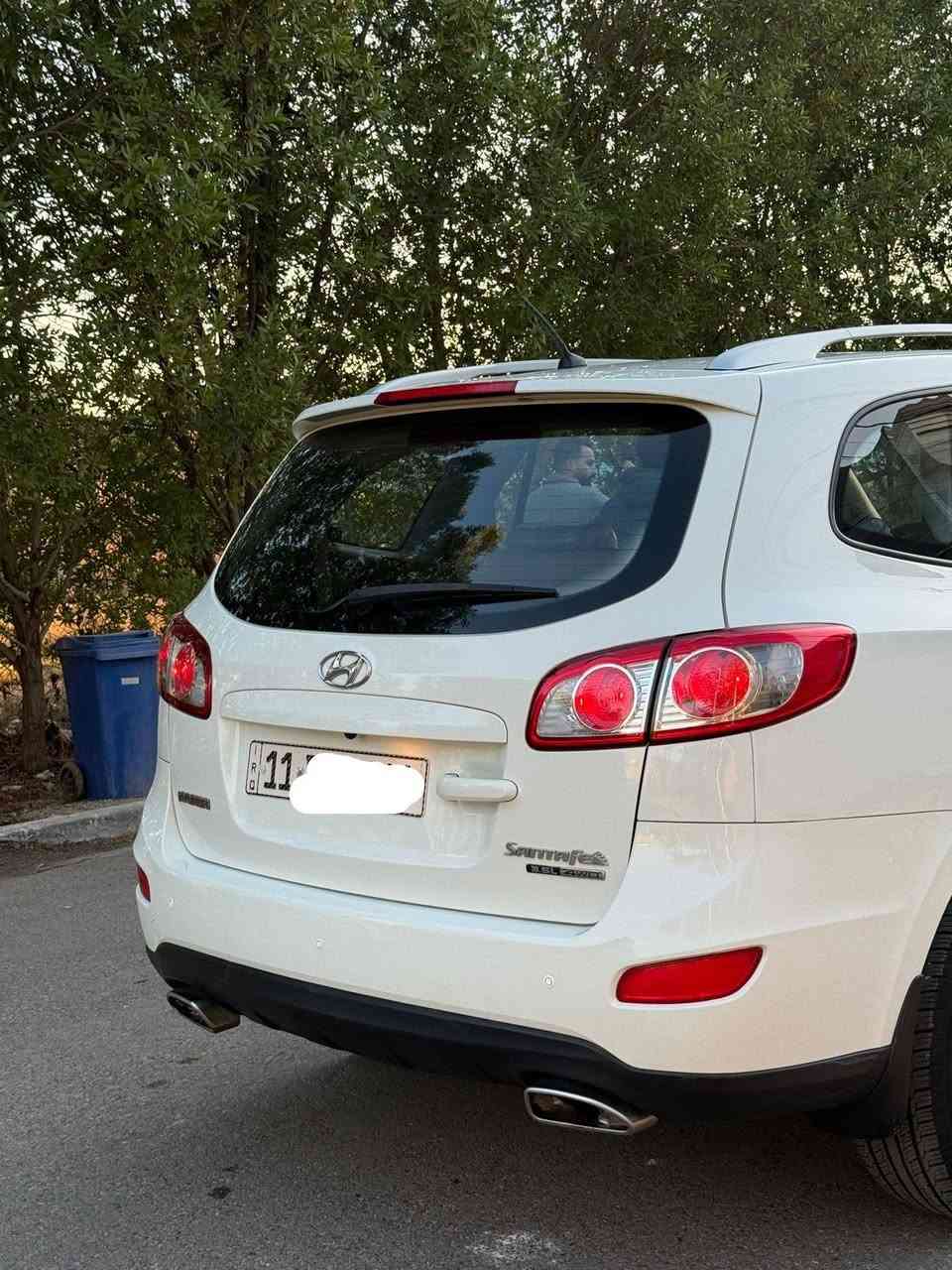 السلام عليكم اخوان هيونداي سنتافي موديل ٢٠١٢ استلام الشركة العامه للسيارات الوجبه الأولى باسمي من الزيرو رقم بغداد الجديدة السيارة ماشية ٧٢ الف  جديدة جدا ومكفولة من ضربة وصبغ وتبديل بعدها بجياست الشركة كير محرك مكفول من الفتح المواصفات فور ويل حساس خلفي كامره مري شفط داخل بيجي 5 ويل كب محرك ٣٥٠٠ و٦ سلندر مكاني بغداد السعر (178)رقمي للاتصال ***********
