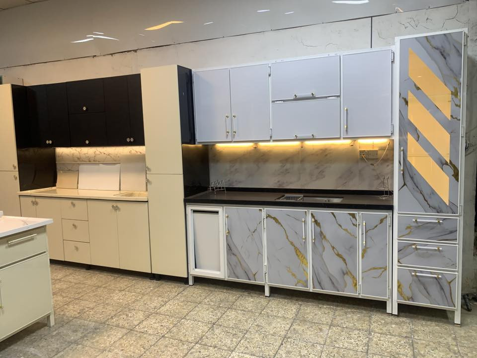 السلام عليكم 
معرض ومعمل جاهز من كلشي كاونترات وميوزة وكتر وعدة شحن مفرازة حفر بيبان مع بعض المواد 
يعني جاهز كلشي متصرف مع مولد كبيرة كاز علية موقع حلو ع الشارع 
العنوان النجف حي السلام قرب ابو الدجاج 
السعر واي تفاصيل اتصال او خاص 
***********
