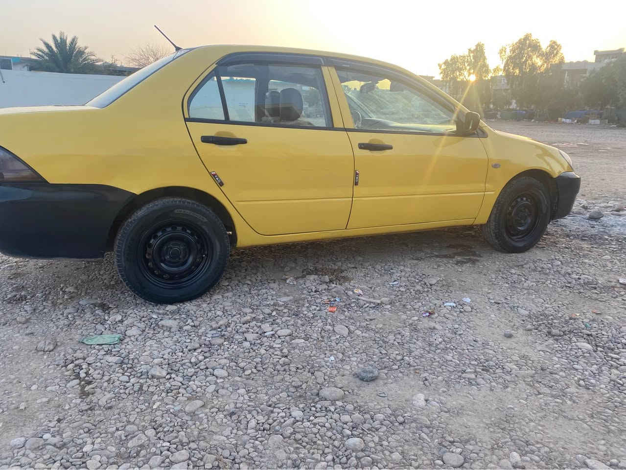 لانسەر قیست ٢٠٠٩  مەکینە گەورە سەنەوی بەشەرت  بێ کێشە بێ  مەسرف تەنها سەر دو چاملغ دوای بۆیاغ کراوە جگە لەوە هیچی تری نییە زەربەو ساردو ئەو شتانەی نییە بەس ماشاالله دەوێ سەیارەکە ماڵی کاسپییە 
*********** كالار, السليمانية
