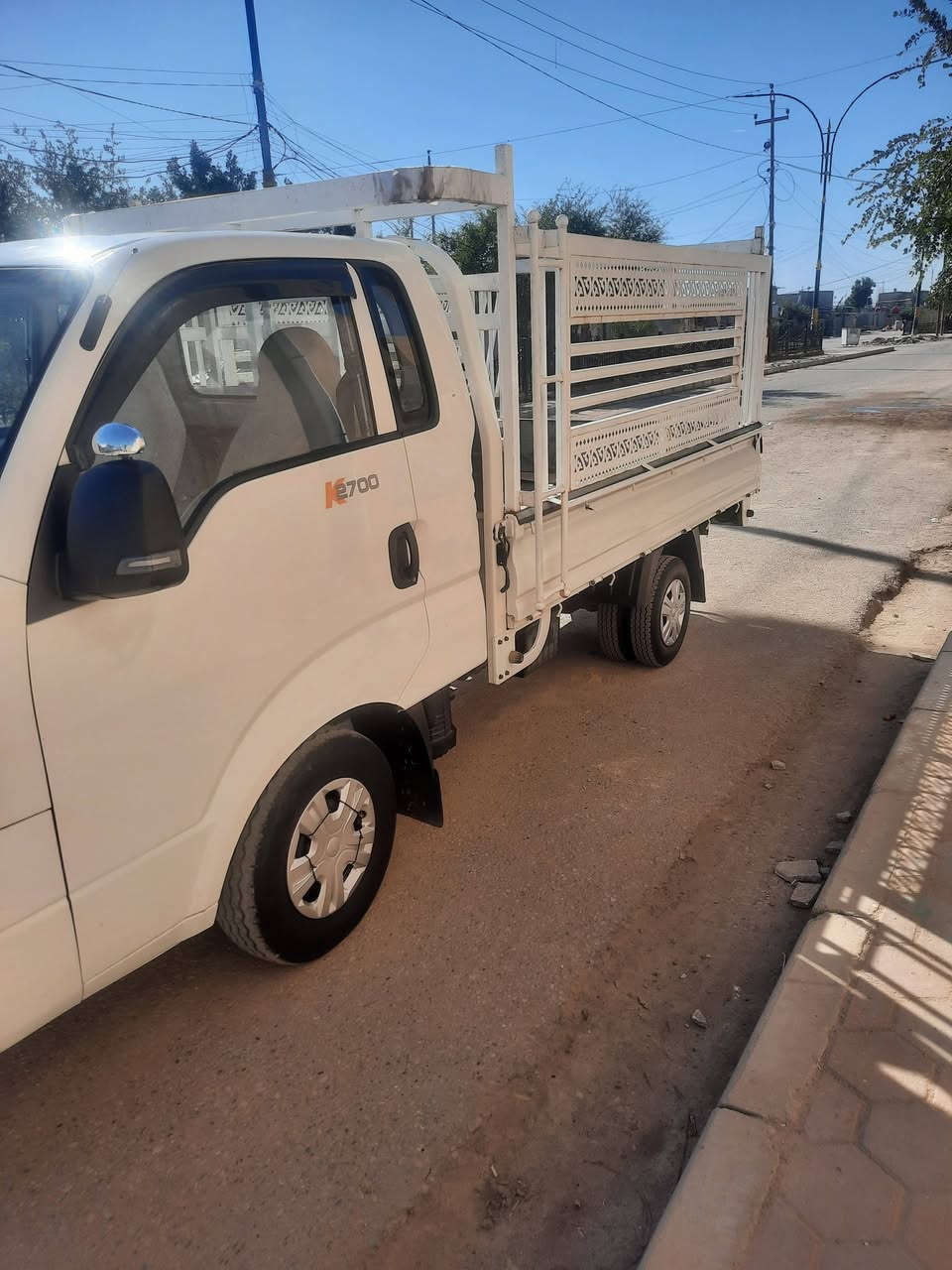 سلام عليكم ورحمت الله وبركاته كيه 2021 مكفوله من ظربه وصبغ ماشيه 55الف سياره جديده رقم واسط سياره شرط مداور مكان سياره محافظه ميسان /*********** التنويه سياره تنباع بدون محجر السعر 140وبيه مجال شي بصيط
