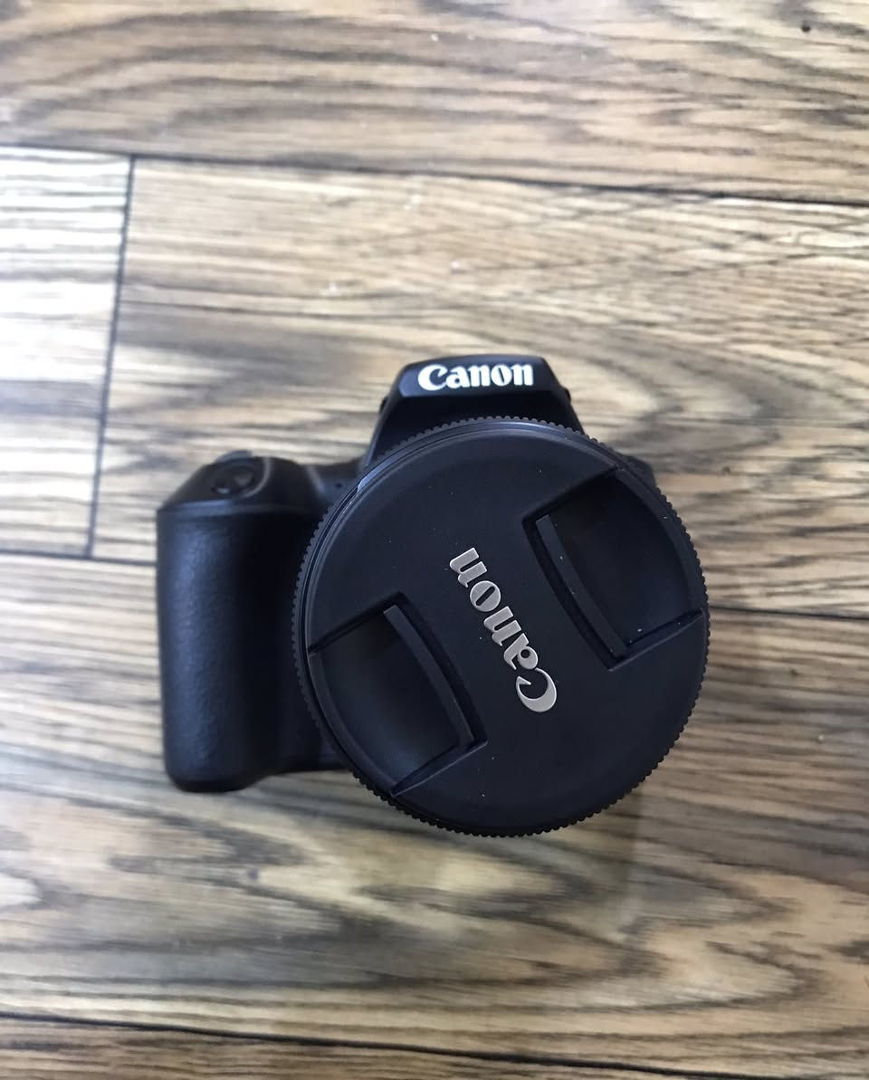 canon 250d كامره للبيع

نضافه فووول 100/100 صارلي 10  ايام من اخذته جديده 

استخدامه كلش خفيف ، شترها ما عبر  ( 100  صوره )

ملحقاته : جنطه + رام + حزام كتف  . سعره 750 الف


**إذا كنت صاحب هذا الإعلان وتريد حذفه لأي سبب، رجاءا أرسل رسالة إلى الدعم الفني**