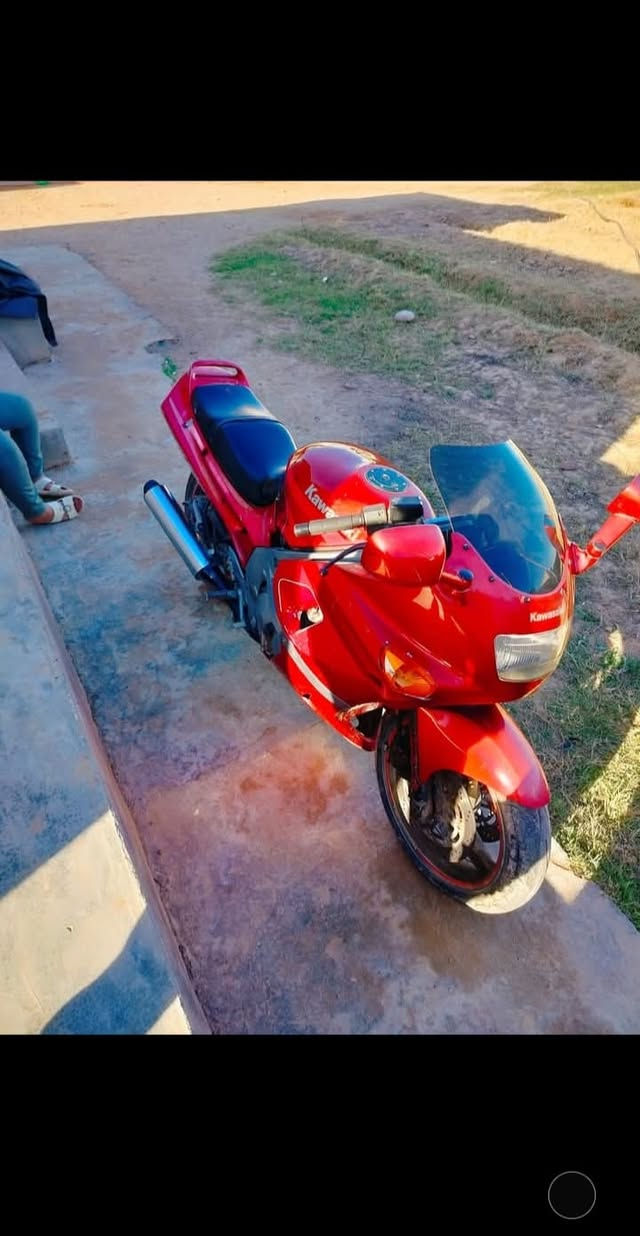 السلام عليكم دراجه للبيع او مراوس نوع الدراجه كاوسكي حجم المحرك ٥٢٠🤩دراجه اوراق كامله📃بس ضل الوحات ما مستلمهن الدراجه معمره جديد 🧡ما عايزهه بس كابرتر وفلاين سلف 
الموديل ٢٠٠٠🗓 المكان جنوب الموصل القياره قريه اجحله 
رجأن المو شراي لا يراسلني📁 ولا يتصل📞
☎️رقم الهاتف ***********
