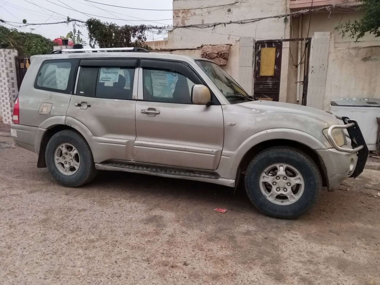 باجيرو موديل 2004
مكينه وكير بلاد مكفولات 
تخم تاير 
كهربائيات شغاله 
السعر 60 بلاش 
كير عادي بلاد 
ر
دفع رباعي 
ايسر بلاد 
سنويه جديده 
مكانه العمارة 
***********
