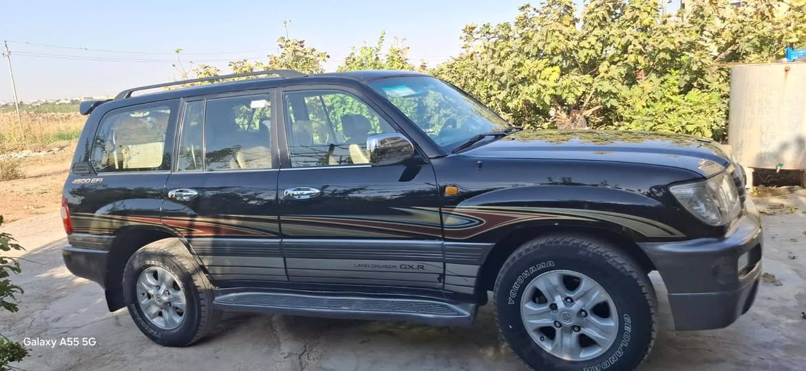 تويوتا لاندكروز 2006  مونيكا GXR
اللون أسود
فول مواصفات سلايد
ثلاجة، أربع جامات أوتو
3 صفوف كوشن، تبريد مركزي
، كلش حلوة
السيارة باقيـة بكل شيها
بشرط الكهرباء
ما بيها صرف ولا دخان
بس بيها 3 جملوخ و  مصبوغ + 20 سم سقف مصبوخ 
گير ومكينة بشرط
ماشی 256 الف كم حقیقي
سیارة جدیدة بلجیس 
رقم و سنوية و فحص و هزة جدید
نظيفة كلش وما بيها أي خلل
رقم اانگلیزی محافض سلیمانی سنوی جدید  بااسمی 

رقم صاحب سيارة ***********
