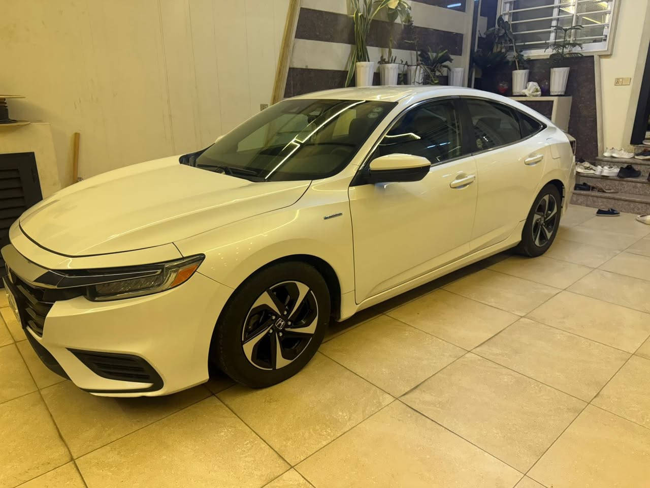 هوندا انسايت هايبرد 2021 رقم اربيل بأسمي 
لون فيلي
حادث السياره الجاملغ الخلفي اليمنه فقط بارد السياره بدون قطره صبغ فقط تكحيل على كد اصبعين بارد بنهايه الجاملغ بصف البگ لايت لا دواخل ولا چوي بارد فقط مرفق مع الصور 
صور الحادث مرفقه
 بدون اير باگ
فول مواصفات فقط بدون فتحه
ا1500 cc 
بطارية ليثيوم  
شاشة كبيره لمس 
كار بلي - اندرويد اوتو
 كاميرا خلفية  ثلاث وضعيات 
بصمة 
دخول ذكي 
تشغيل عن بعد 
انظمة قيادة  ECO / Sport / Normal
نظامة EV فقط كهرباء 
هاند بريك بصمة كهرباء  
‏،Brake hold
اضوية زينون
أضوية LED 
كشافات ضباب led
 شفتات ستيرن
تحكم ستيرن
مثبت سرعة
رادار تفاعلي 
تحذير خلفي 
وتوقف ذاتي
تحديد مسار
مانع انزلاق ABS
مانع تصادم
السعر ( 145) ورقه وبيها مجال السياره ربع متخلي عليه جديده لوك   
مكان السيارة صلاح الدين الضلوعيه 
***********
