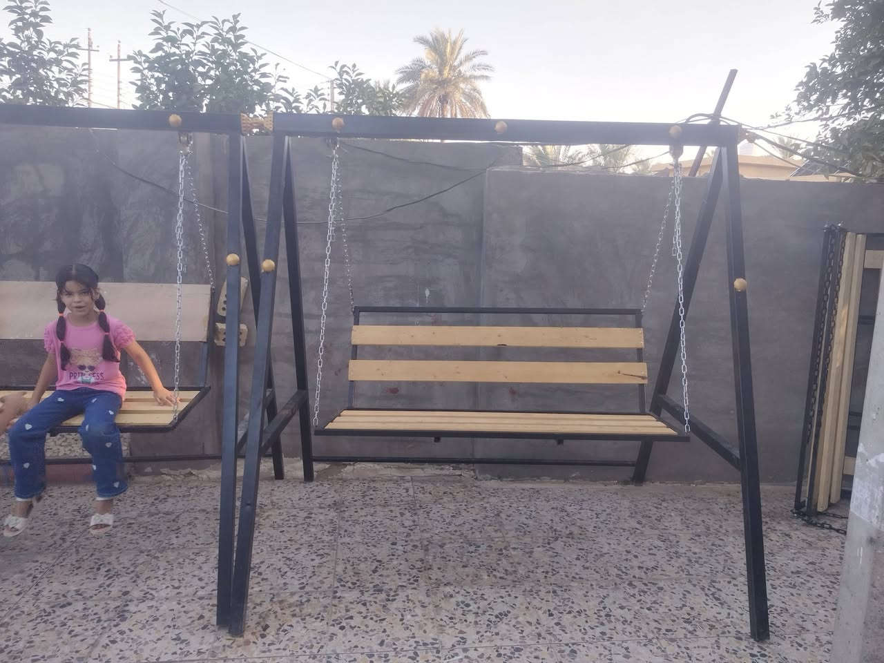 مرجوحه ٣ نفر  جديده السعر ١٤٥ نهايته.
المكان ابو. غريب موجود توصيل بكروه 
***********
