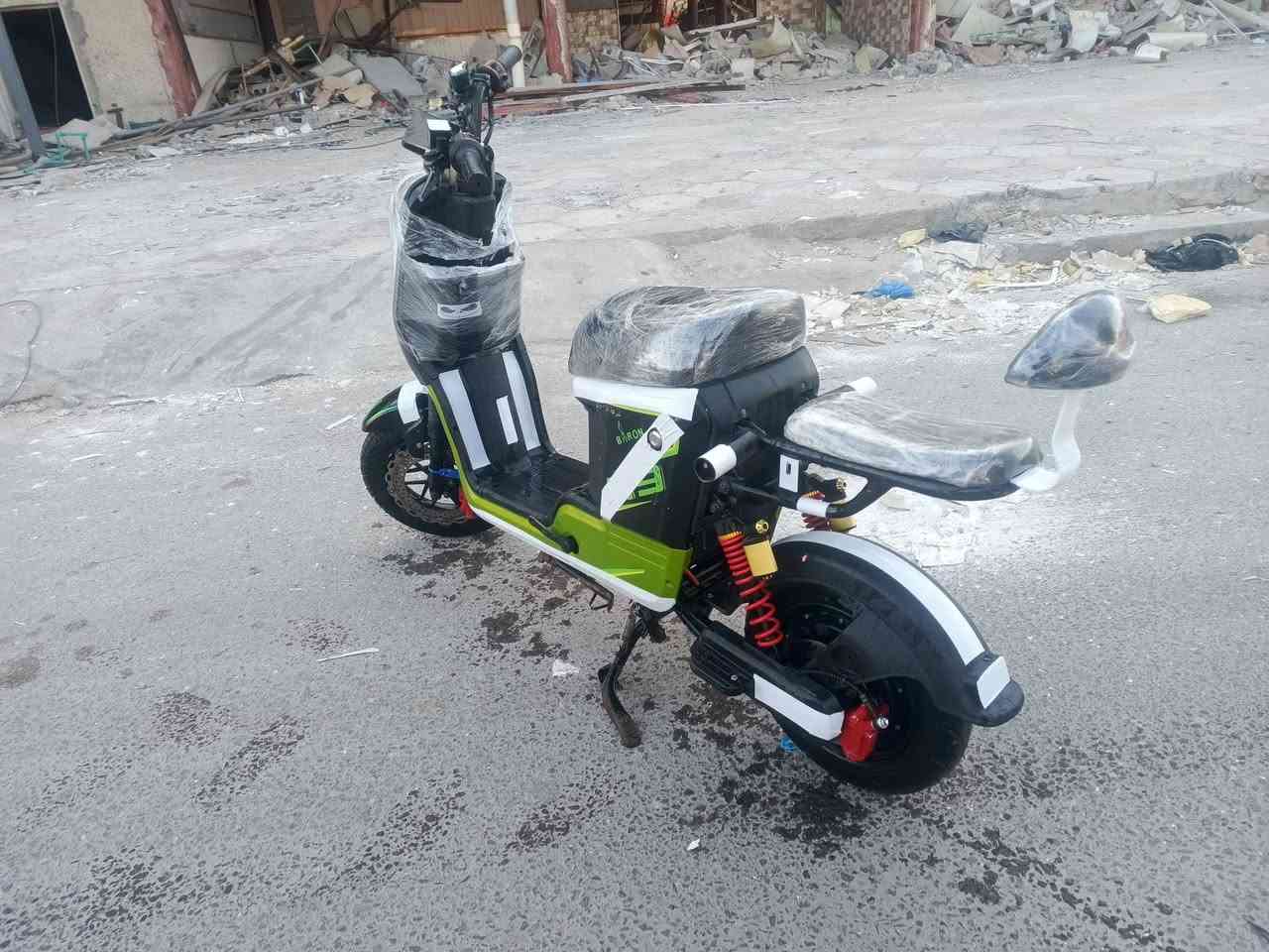 سلام عليكم دراجه شحن للبيع نضيفه مديل 25 بطارياته جديده بطاريات 32 امبير نضام  ابلاتوث الايت عالي ناصي السعر المطلوب 400 مكان بصره الطويسه قرب فلكت العروسه ***********
