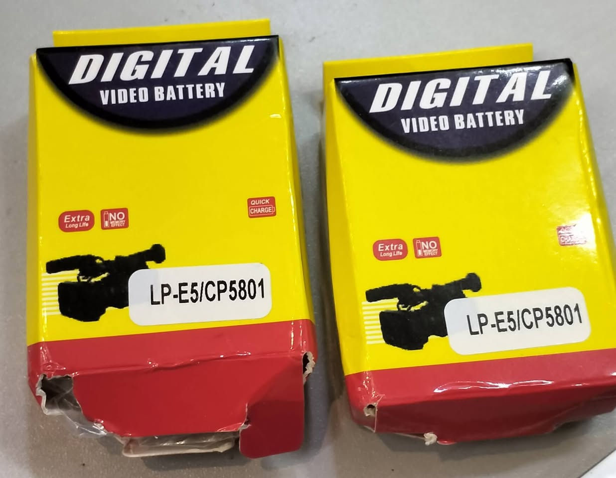 السلام عليكم ... السعر (10) ... يوجد توصيل ...
هذه حزمة بطارية ليثيوم أيون بديلة من نوع LP-E5 لكاميرات Canon EOS. 
تتوافق البطارية مع طرازات كاميرا Canon EOS Rebel XS و Rebel T1i و Rebel XSi و 1000D و 500D و 450D. 
تأتي بتقنية ليثيوم أيون (Li-ion) بجهد 7.4 فولت وسعة 1600 مللي أمبير في الساعة. 
لا تحتوي على "تأثير الذاكرة"، مما يتيح إعادة شحنها في أي وقت دون التأثير على عمر البطارية. 
تتضمن نظام حماية ذكي مدمج.


**إذا كنت صاحب هذا الإعلان وتريد حذفه لأي سبب، رجاءا أرسل رسالة إلى الدعم الفني**