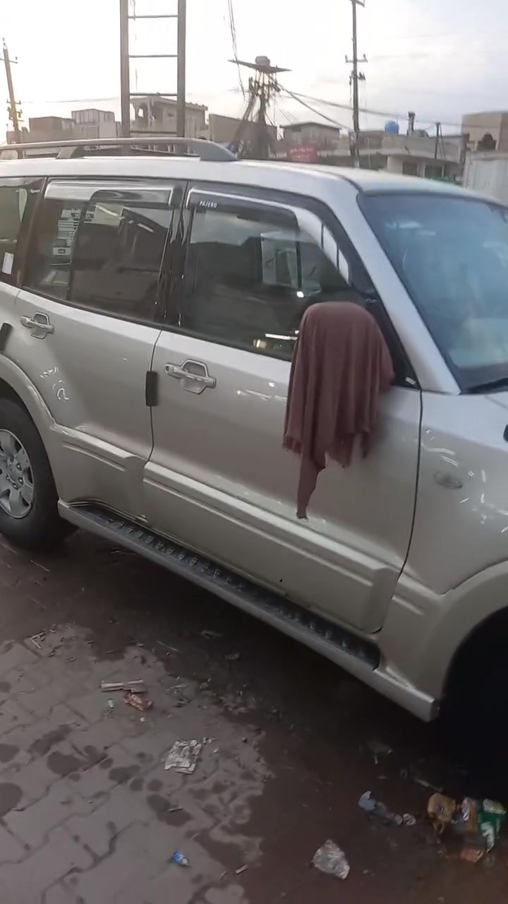 من رخصة مدير الكروب خليجي بسمي باجيرو موديل 2007 ( السعر 110 مكفوله من ضربه وتبديل صبغ دعامية امامي وخلفي فقط مواصفات السياره 6 سلندر سبعه راكب شاشه كبيرة ويل كب داخل صاج مكينه وكير وتبريد وتخم تايرات بحاله ممتازه جدا  رقم بغداد انكليزي تحويل مباشر مكان سياره بغداد مدينة الصدر الشراي يتصل وبالخدمة ***********
