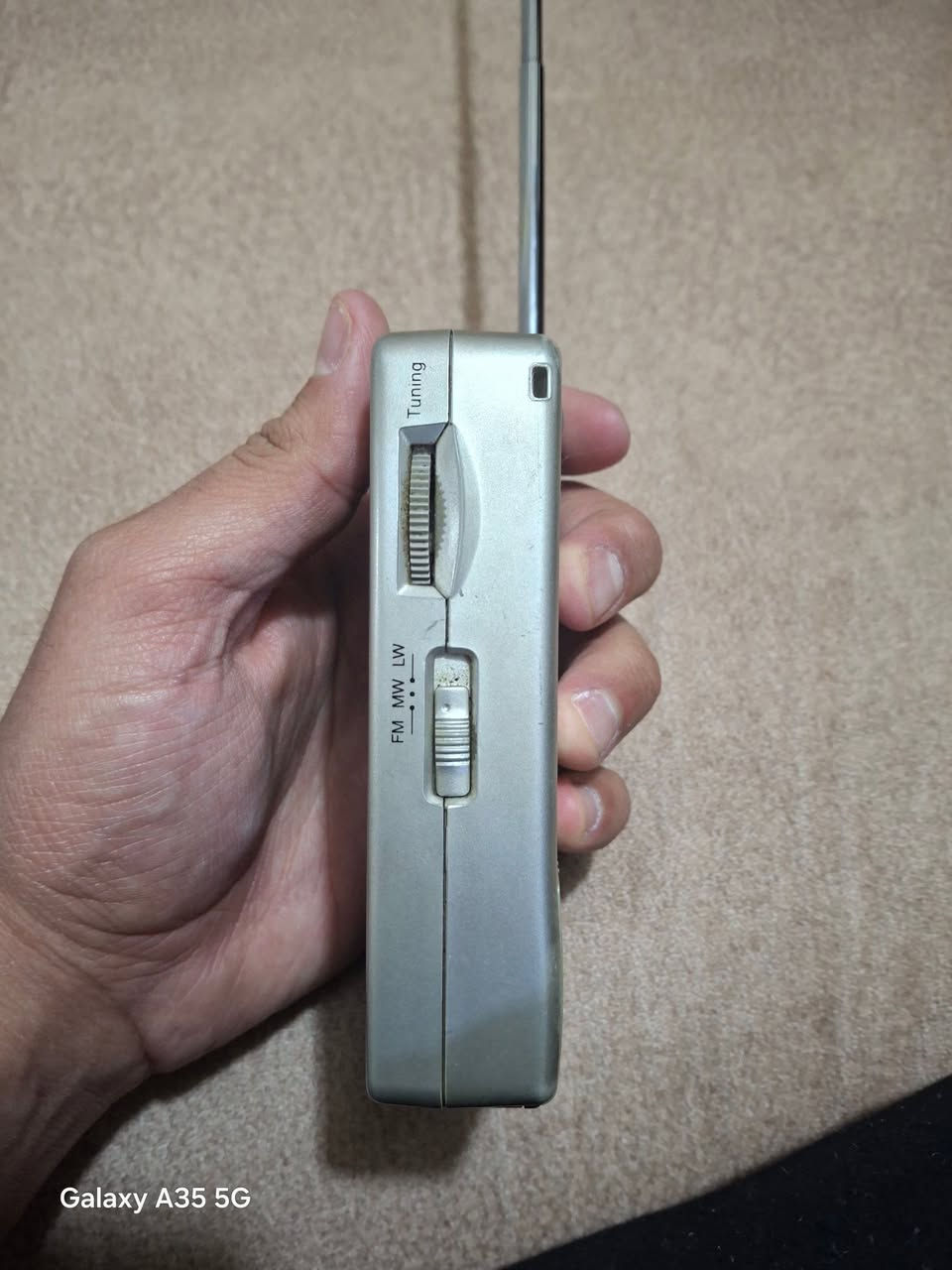 راديو انكليزي حجم صغير للبيع اصلي ٣ موجات مع منفذ سماعه كما موضح بالصور


**إذا كنت صاحب هذا الإعلان وتريد حذفه لأي سبب، رجاءا أرسل رسالة إلى الدعم الفني**