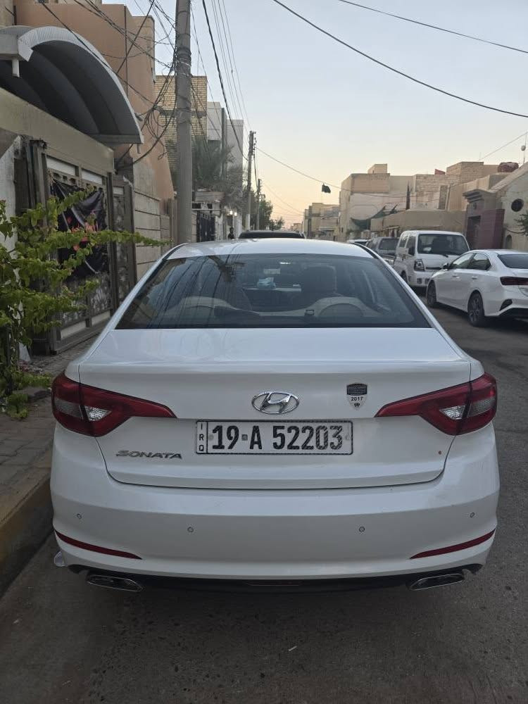 سوناتا ابيض اللون خليجي موديل ١٧
 كفاله عامه من كلشي 
كير مكينه تبريد حداديه بحالة الوكاله 
تخم تاير جديد 
ماشيه ٧٢ كيلو فقط حقيقي
*********** كربلاء, العراق
