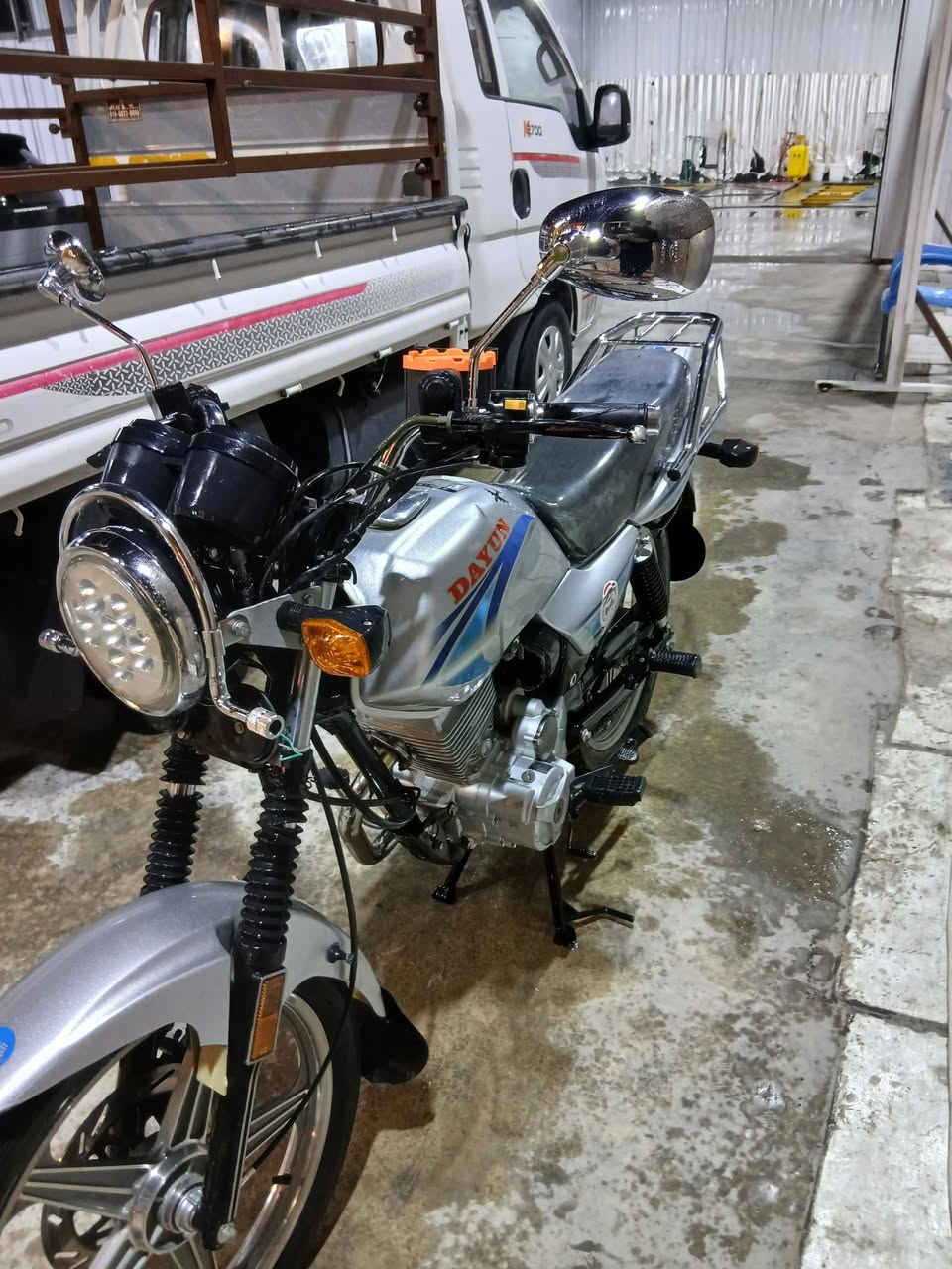 سلام عليكم دايون عضم موديل 23 اوراق اصولي محرك ما مفتوح الدراجه ماشيه بس  16 الف  الدراجه مكفوله ب1450 رقم ***********
