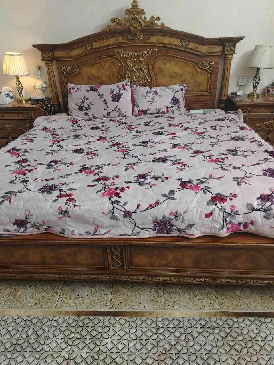 بسيديه وسعر خاص  ونضيفه وخشب ثقيل جدا


**إذا كنت صاحب هذا الإعلان وتريد حذفه لأي سبب، رجاءا أرسل رسالة إلى الدعم الفني**