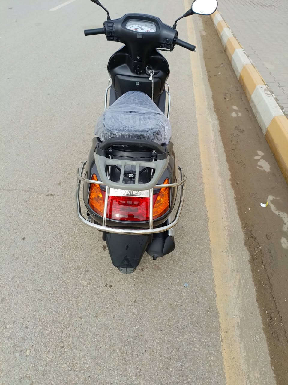 للبيع سبيسي ماليزي موديل 25 صالها أقل سبوعين من ماخذيها جديده ودراجه حلوه جديدة كلش مكفولة كفالة عامة من كلشي سعرها اتصل على رقم وشراي بخدمته 
‏‪***********‬‏ 
مكان كوت مركز مدينه
