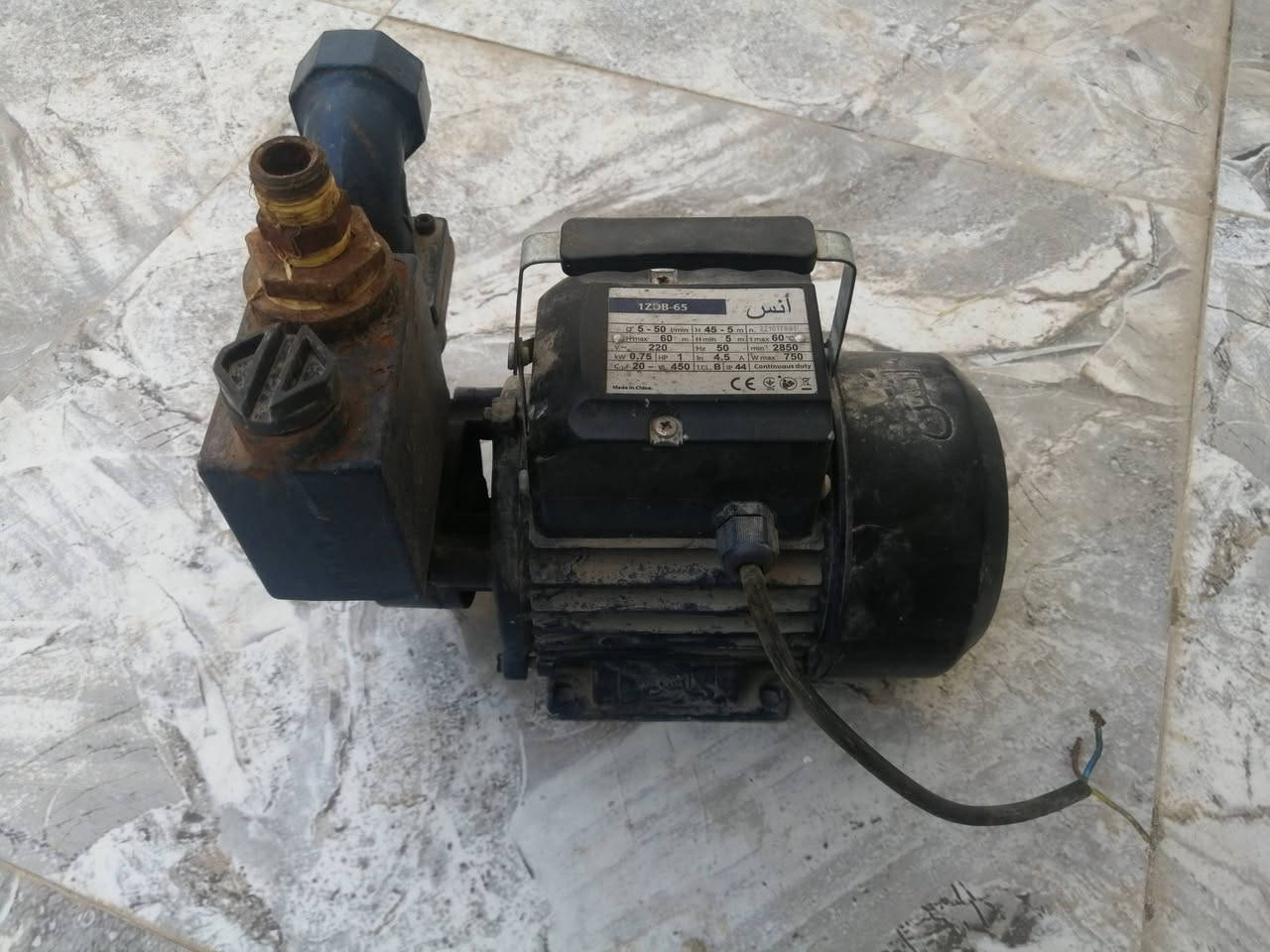السلام عليكم عندي ماطور مي شغال للبيع مع فردت باب المنيوم بدون جرجوبه اثنينهن رايدهن ٥٠ وهذا رقمي ***********
