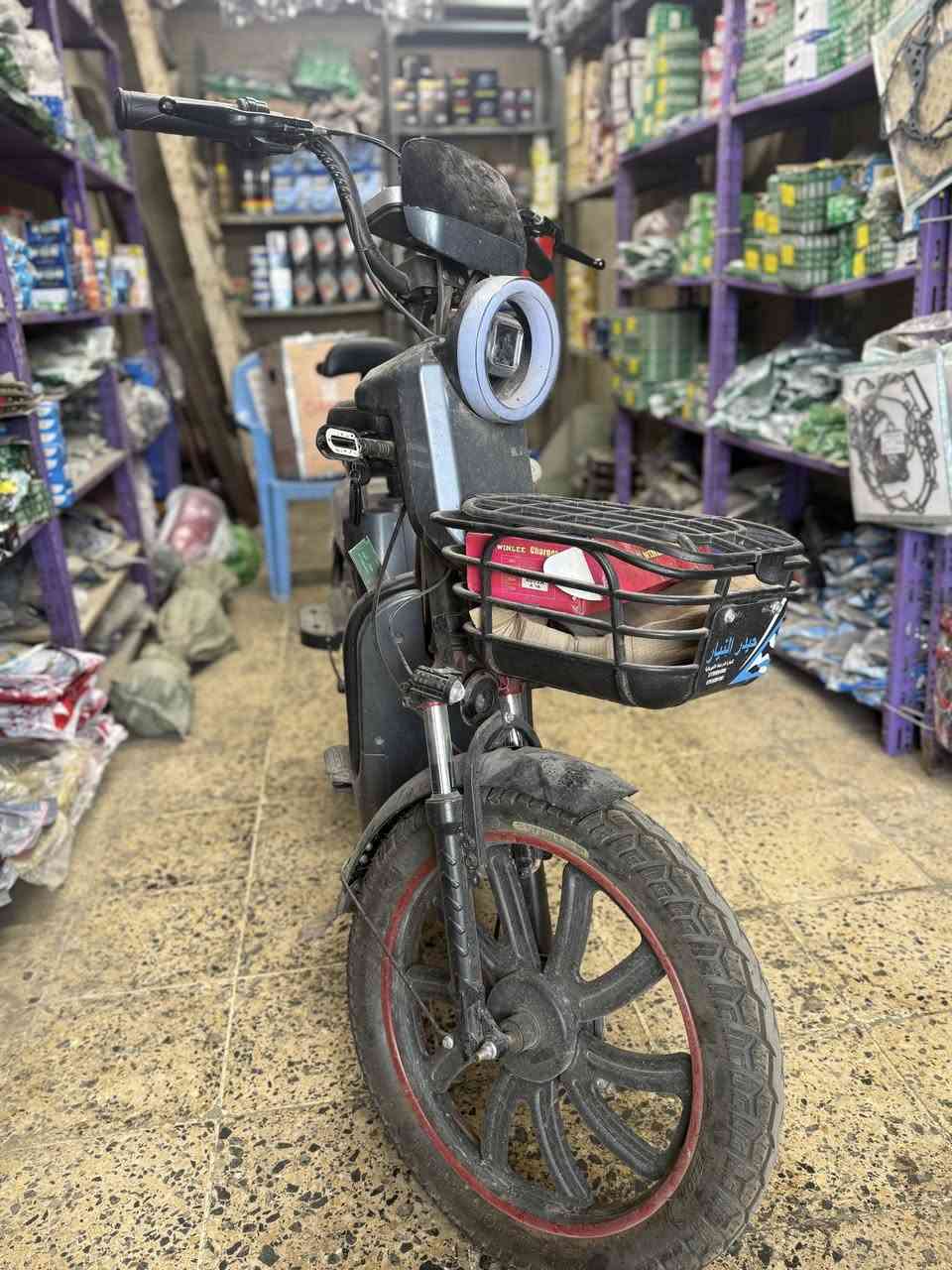 سلام عليكم شباب دراجه شحن حجم 20 دراجه زيرو تصفيه محل باقيه اخر قطعه بطاريتهاا ما مجدوده تجي شدهن وتاخذهه دراجه سعرهه 550 دراجه بل صدريه جاي يبعونهه ب650 وحديث موديل 26 تشغيل بصمه وكرت وبلوتوث الدراجه شوفت عيونكم زيرو 
العنوان بغداد الشعله ***********
