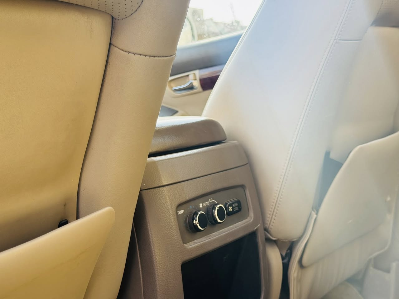 2008 VX
V6️⃣ 
ماشية ٢٠٠ الف 
بإسمي ورقمها الإنكليزي كامل 
كفالة عامة السيارة 
فول مواصفات
اربع جام اوتو
٣ قطع تبريد 
وبقية مواصفات vx المعروفة 
***********
