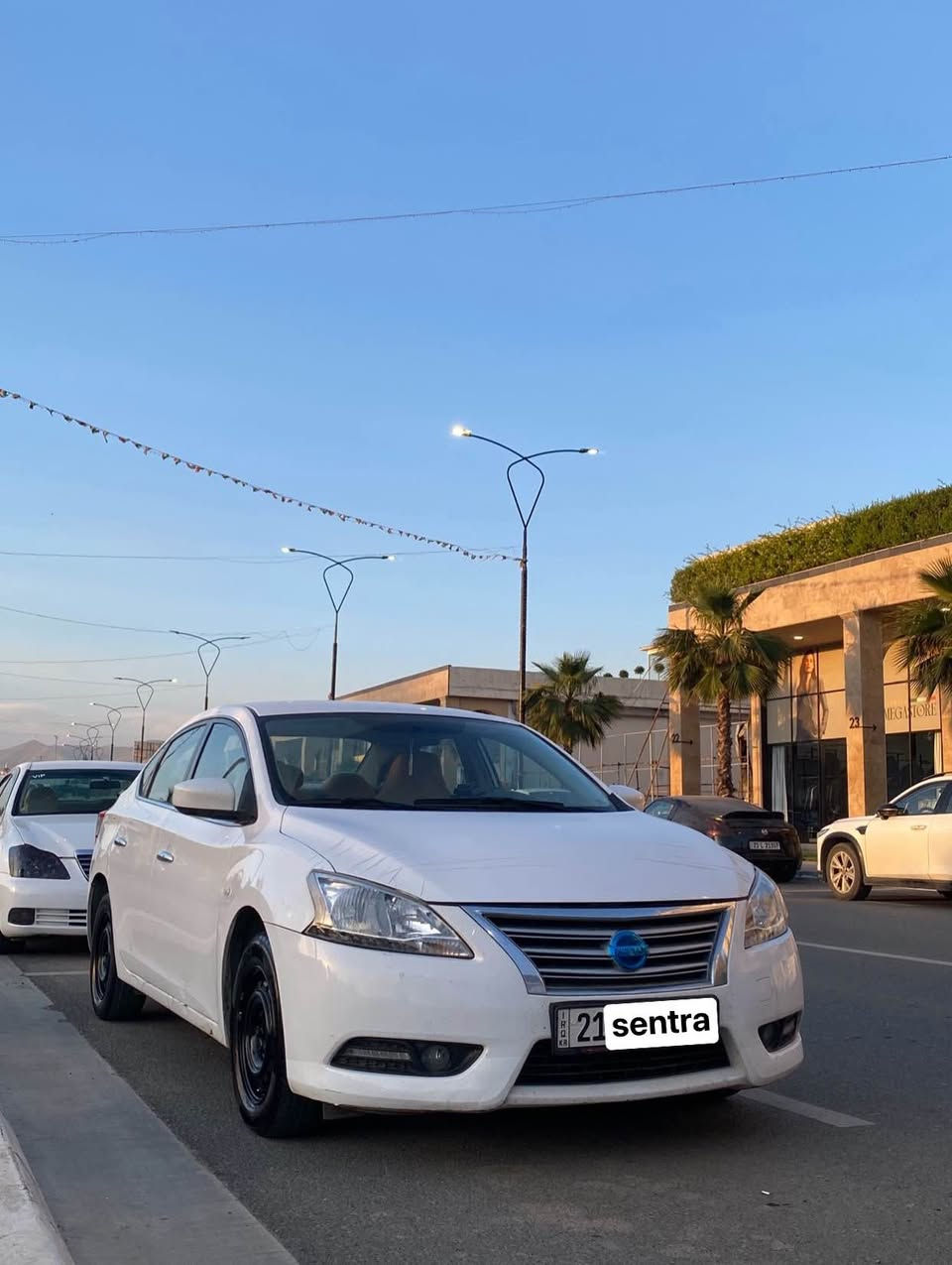 سلام علیكم 
نیسان سێنترا ٢٠١٥ خەلیج سپی بەفری  ١١٨هەزار ڕۆیشتوە بێ بۆیاخ پەڵەیەك سارد و وردە چاڵی كەمی هەیە  بە پێی مۆدیلەكەی . ماشاللە پلێتی زۆر جوان و شوشەییە   ، پێش و دوا ای كەپس هیچ هیچی نیە .  هەزە و بەڕادی تازەیە سەنەوی پێنج مانگی ماوە  بەسەربچێت ، گێڕ و مەكینەو تەبرید  بە شەرت نەكراوەتەوە و نەگۆڕاوە،  ڕۆنی مەكینە و هایدرۆلیكی تازە گۆڕاوە مۆتڵی تیایە . نرخیشی ٩٨ گەڵا و مەجالێكی برایانە 
تكایە جوابی مەسج و كۆمێنت نایەمەوە بمبورن !!
***********
*********** السليمانية, العراق
