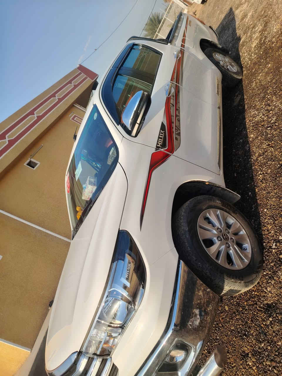 السلام عليكم للبيع هايلوكس موديل ٢٥ ناصيه كفاله عامه ماشيه ٥ الف دهن الشركه ما مبدل سياره جاهزه دوشمه درع رقم أربيل للاستفسار اتصل ***********
