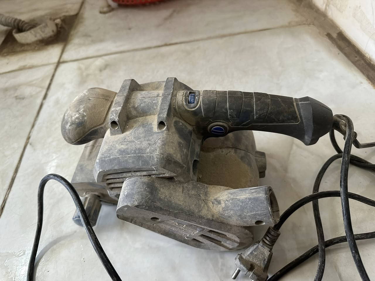 السلام عليكم دبابات تنعيم شغالات ال س عر ٣٠ الوحده ***********
