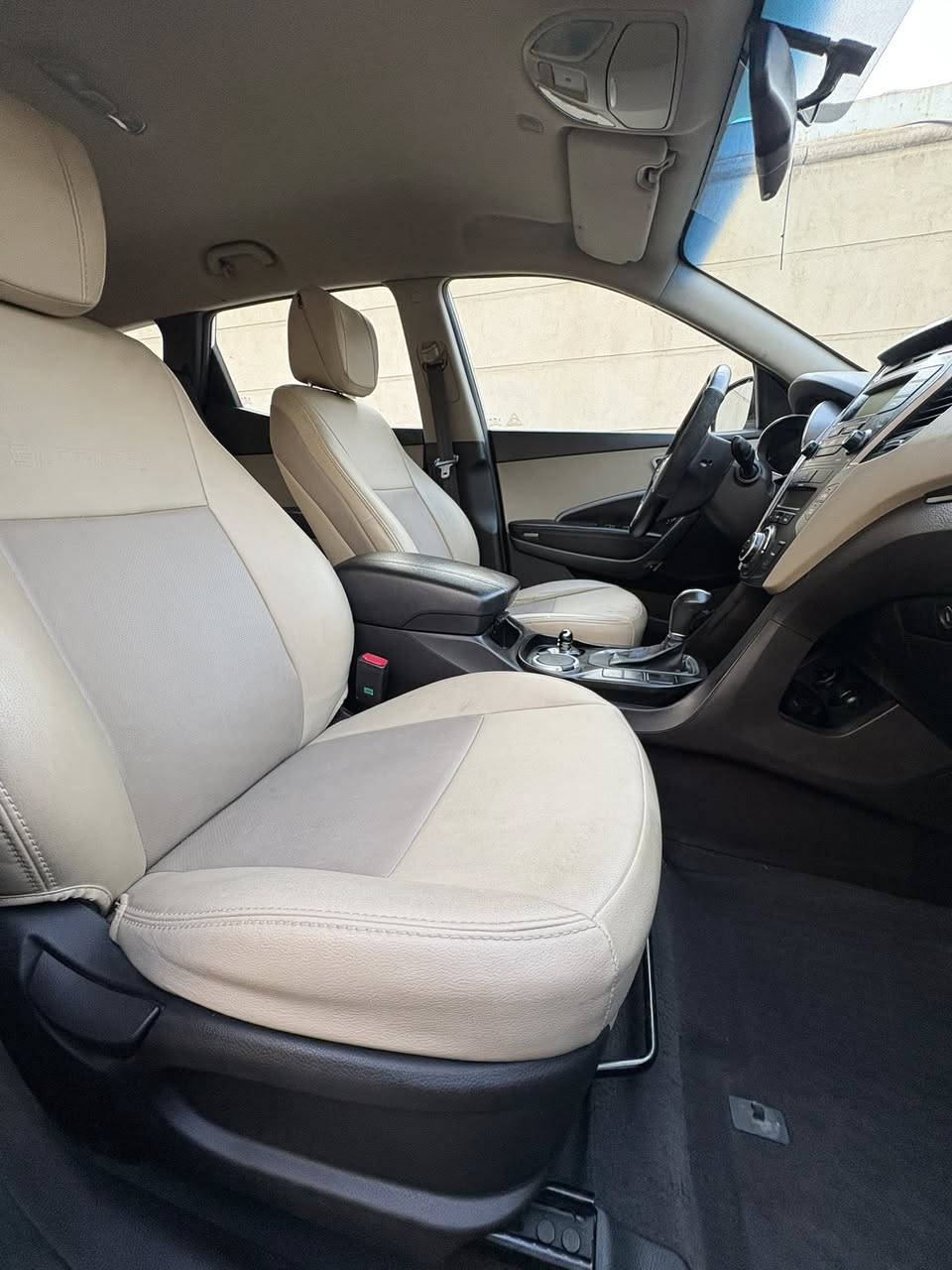 سنتافي 2016
خليجي ماشي 127,000km
مواصفات كشن كهرباء و بصمة
مكينة V6 3.3
سيارة بدون صبغ 
بيها بارد بالجاملغ الامامي و باب السايق بدون ايرباك
عليها ادامة كاملة صدر و منظومة بانزين
 السعر 170$ بيها مجال
***********
***********
