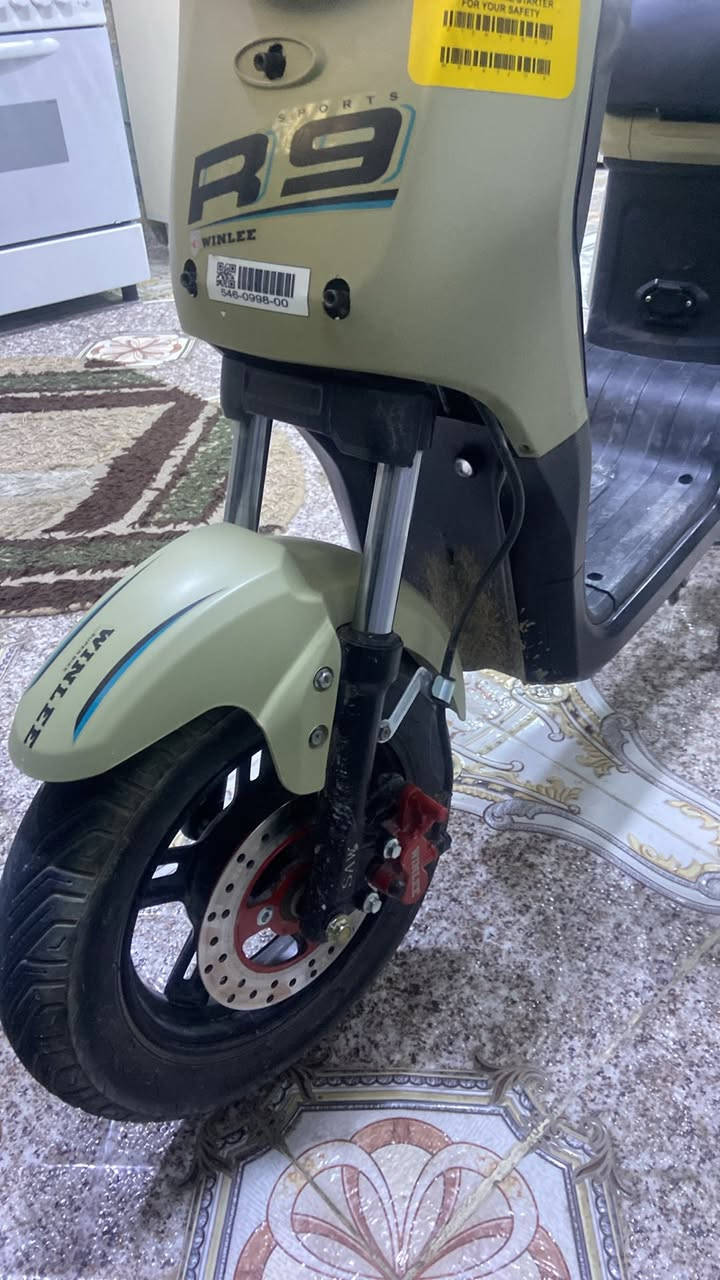 دراجه شحن R9
32 امبير 
والدراجه كلش نظيفه 
عدد البطاريات 5
السرعه 109
نهايتها قفل كلش 400 
للتواصل واتساب 
***********
