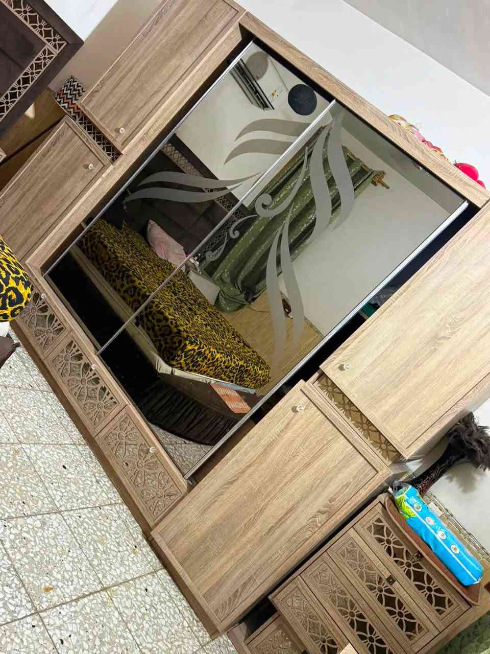 غرفه ايطالي 8 قطع نضيفه جدا
السعر مليون ونص بيها مجال 
***********
