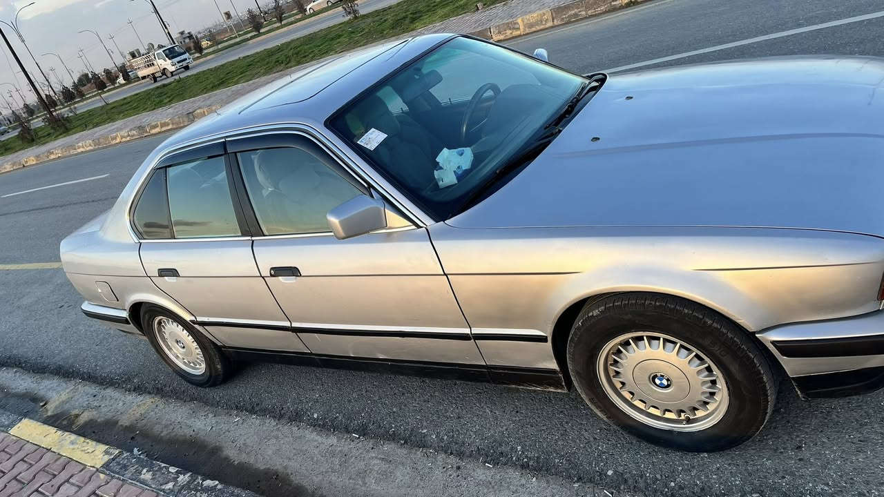 السلام وعليكم BMWحجم (٥٢٠). كير عادي السياره دمعه نضافه فول مابيه اي عطل سنويه جديده وكابون موجود السعر خاص استفسار اكثر 

***********
