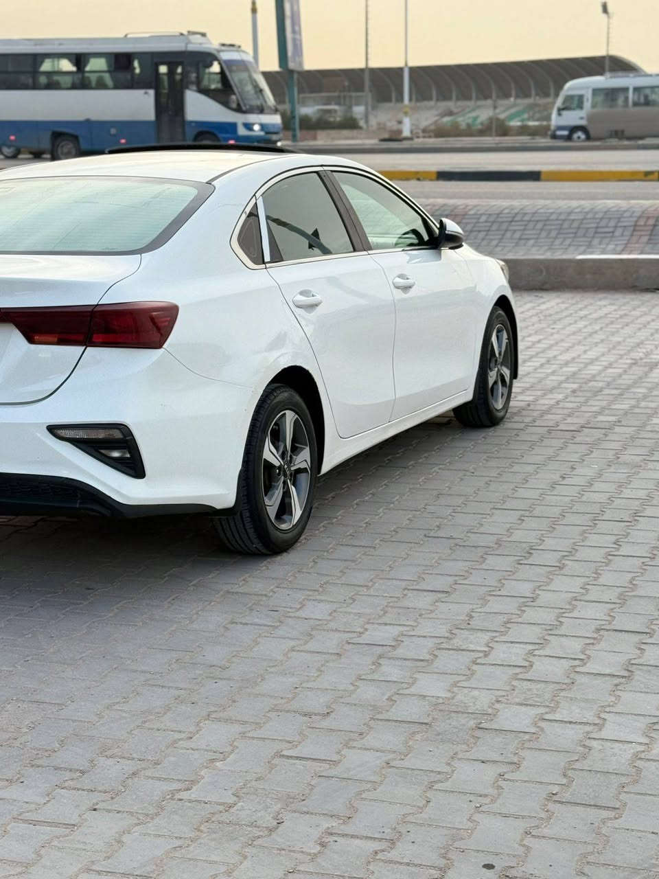 سيراتو 2019رقم قادسيه بسمي مكفوله بيه بارد بسيط جاهزه مكينه 1600 ما مفتوحه كير حداديه تبريد قطعتين سياره فول ماعدا البصمه المكان السماوه المركز السعر 150وبيه مجال لاستفسار لاتصال ع رقم ***********
