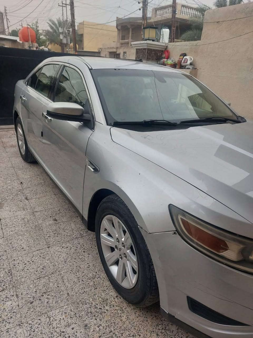 فورد تورس ٢٠١٠خليجي 
محرك جديد بالة 
تخم تاير تبريد قطعتين .حادثها جاملغ سكن مع الباب الامامية اليمنى. تبديل بالة فقط بدون داخل حدادية ٩٠% السعر90$ ومطلوب غرامة ٨ أوراق ينزل من سعرها .عندي وكالة عامة بالتحويل..رقم سليمانيه 
سياره نظيفة ونصبتها حلوه 
مكانها بغداد شهداء البياع 
تواصل واتساب...***********
