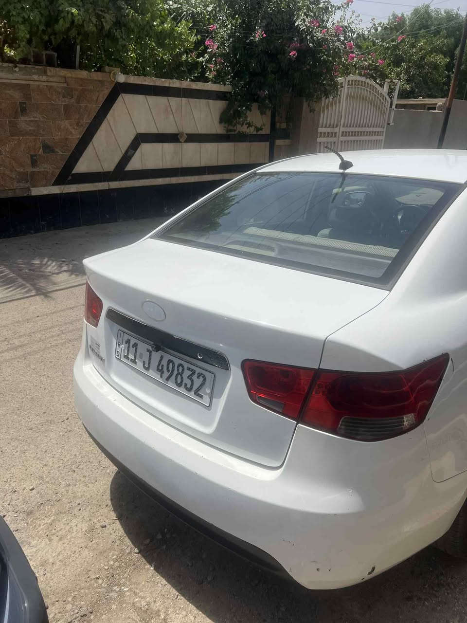 سلامو عليكم سياره كيه سيراتو موديل 10خليجي بيهه باب مبدل نفس الون وبيهه شويه بارد ومحولبه من فوك بس قليل الباقي كله مكفول تخم تير جديد السعر 100وبيهه مجال قليل مكان سياره بغداد بسمايه ***********
