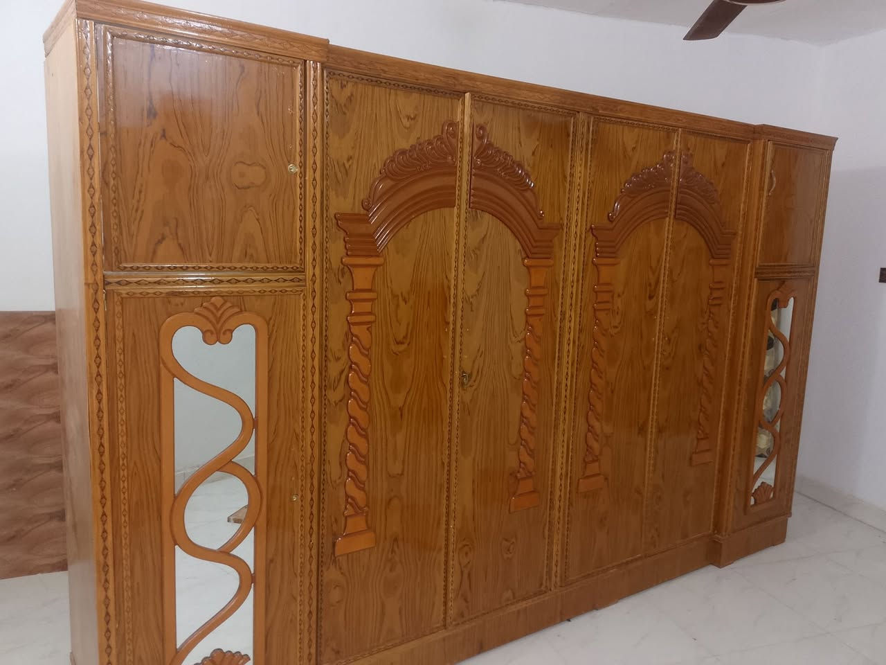 سلام عليكم غرفه لبيع تسكام خت جديد سعر الغرفه مليون 100 بيه مجال قليل مكان ميسان  هاذ رقمي***********
