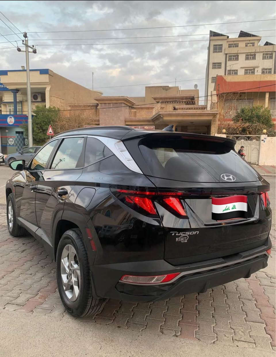 ‎سلام عليكم 
‎هيونداي توكسون 2024 للبيع
‎سيارة مواصفات SEL بدون فتحة 
كشن هيتر‎
فورويل AWD
‎مكينة اربعة سلندر حجم 2.5L 
‎ماشي فقط 14الف مايل
‎محرك كير كهربائيات اكسل تبريد كلشي بشرط
‎سيارة ضررها خفيغ بونيت ونص باب خلف سايق صبغ
ايرباك ستيرن سيستم بلادى 
‎شاوصي دواخل بطانة سليم 
‎صور حادث بالمنشور 
‎سيارة  رقم اربيل بإسمى 
تحويل وكالة نفس اليوم بشرط 
‎سيارة نظيفة وحلوة بدون نواقص 
‎سعر مناسب  182 وبيها مجال بسيط
‎عنوان اربيل 
‎للاستفسار اكثر ***********] واتساب أربيل, العراق
