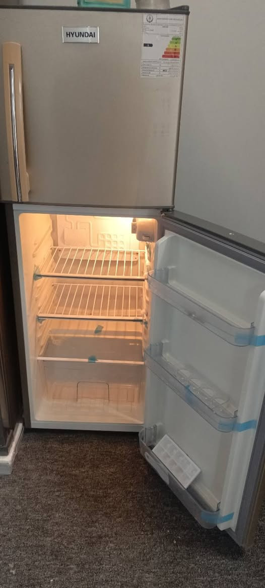 عندي هاي ثلاجه 10 قدم صار اسبوع من اشتريته عونداي اصلية صار اسبةع من اشتريتها صارت عليه 260  والله  
ابيعها 250  والله اريد اشيل توازيت عالبيع


**إذا كنت صاحب هذا الإعلان وتريد حذفه لأي سبب، رجاءا أرسل رسالة إلى الدعم الفني**