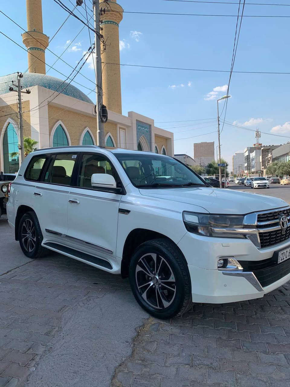 Land cruiser.     
Model  2021 
مواسەفات Gxr , سلاید 
بێ سبوغ ، بێ تعدیل 
مەکینە / V6 کپس 
ڕەقەم و سەنەوی نوێ 
ڕۆیشتن / ٩٢ هەزار کم 
گێر و مەکینە قەپ قۆپ تەزرە هەموی بە شەرت
نرخ / ٥١٧ $ و مەجال$$
*********** whats app أربيل, العراق
