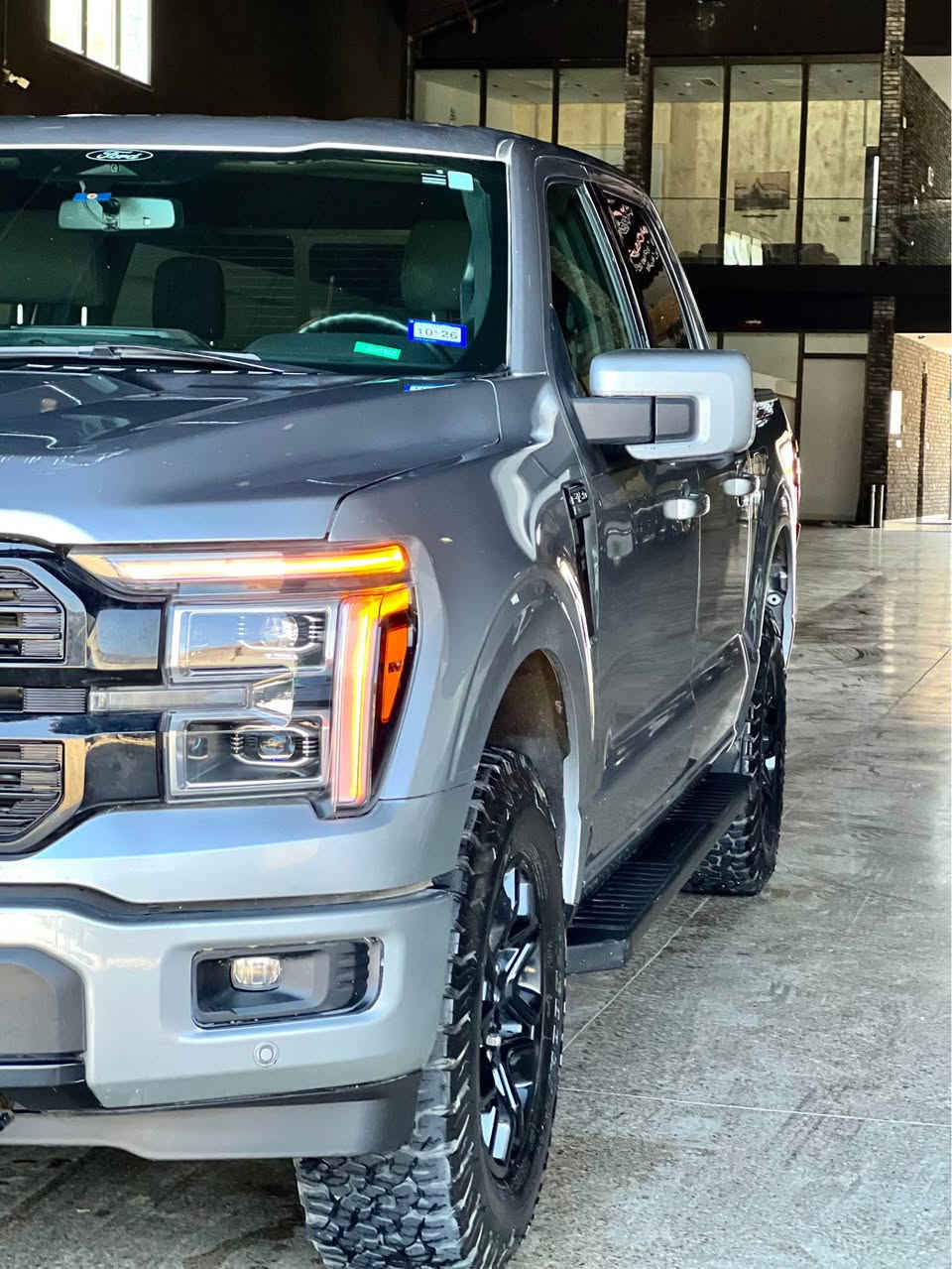 FORD F150 XLT 2024
فۆردf150/مۆدێل2024 ٨ بستۆن
ڕەنگی سلڤەر  دەبڵ ئەکسل  ٣٦هەزار ڕۆشتوە 
یەک چەمەلخی بۆیاخە بێ ناو گرتن 
مواسەفات XLTدەرگا گەورەی بۆدی کورت 
دەرگای بەسمەو کۆدە 
دوکوشنی پێشەوەی کا رەبایە و هیتەرە 
سڵایدی جامی دواوە 
گێڕ تەیارە بیلاد 
شاشە گەورە 
تەبریدی دوزۆن 
تەبرید مەرکەزی 
٨ مۆدی لێ خوڕینی هەیە 
بەسمەیە 
شاشە ئەلکترۆنی 
٣٦٠ پلە کامێرا دواو پێش 
خەتی جادە 
٣٦٠ پلە ڕادار 
ڕاداری ئاوێنە 
پێشی کەمل کراوە بە لاریات 
گێڕو مەکینەو کارەبای بە شەرت 
شوێن سلێمانی 
*********** السليمانية, العراق
